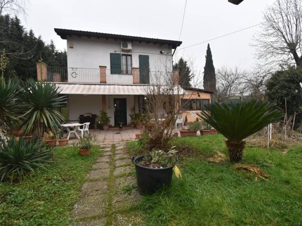 casa indipendente in vendita a Guastalla