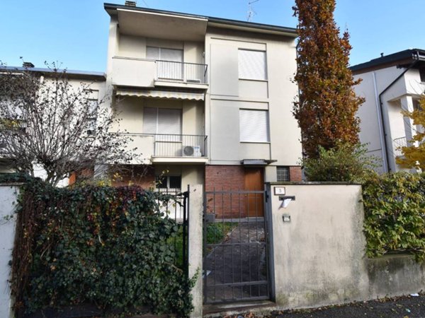 casa indipendente in vendita a Guastalla