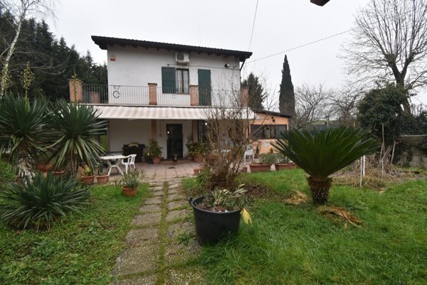 casa indipendente in vendita a Guastalla