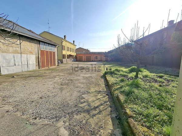 casa indipendente in vendita a Guastalla