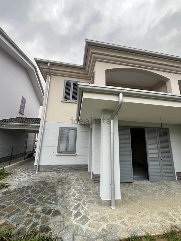 casa indipendente in vendita a Guastalla