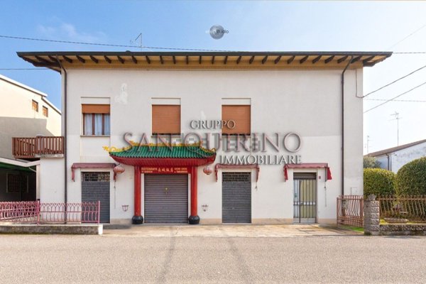 locale commerciale in vendita a Guastalla in zona Pieve