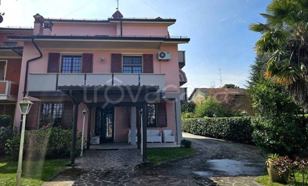 casa indipendente in vendita a Guastalla in zona San Giorgio