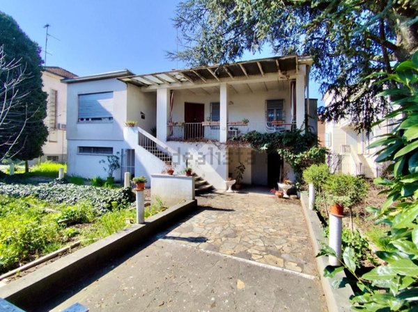 casa indipendente in vendita a Guastalla