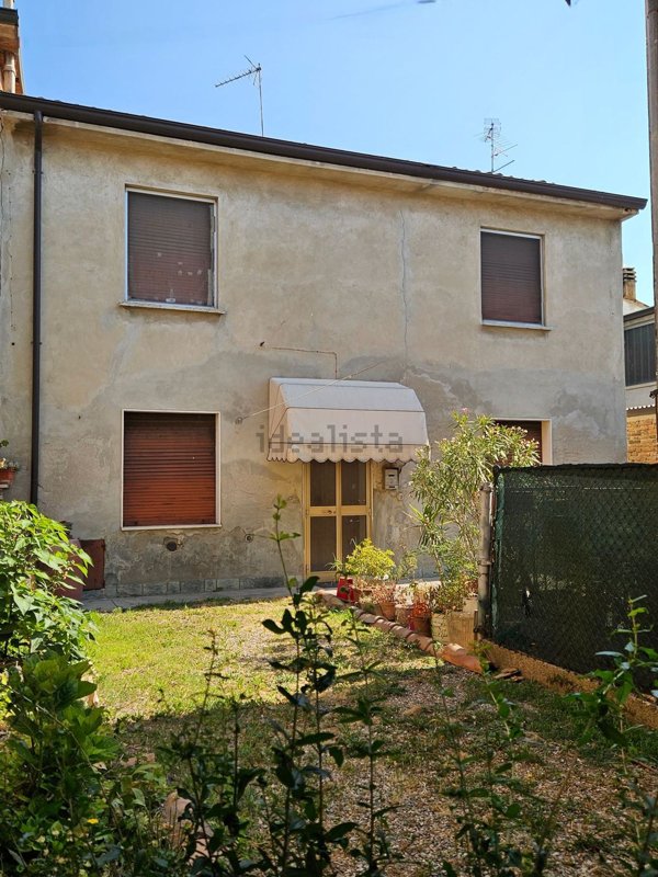 casa indipendente in vendita a Guastalla