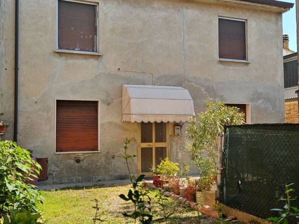 casa indipendente in vendita a Guastalla