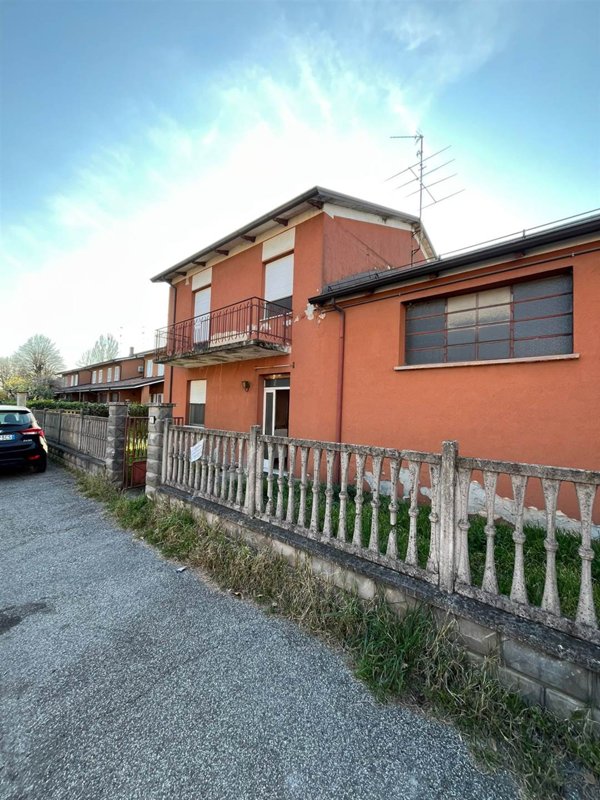 casa indipendente in vendita a Guastalla