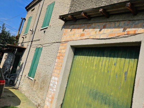 casa indipendente in vendita a Guastalla