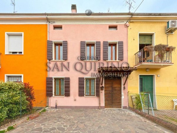 casa indipendente in vendita a Guastalla in zona San Giorgio