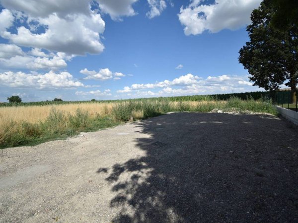 casa indipendente in vendita a Guastalla