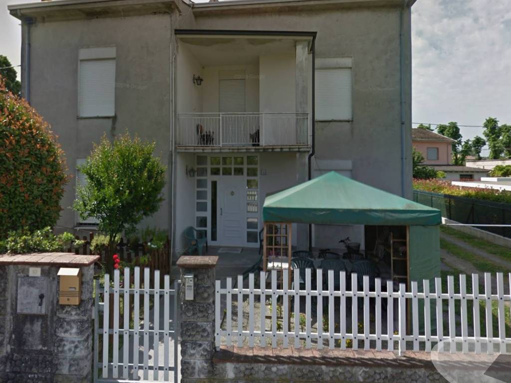 casa indipendente in vendita a Guastalla