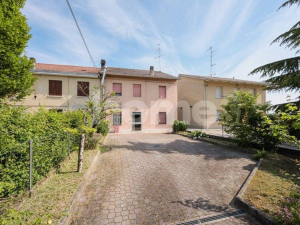 casa indipendente in vendita a Guastalla