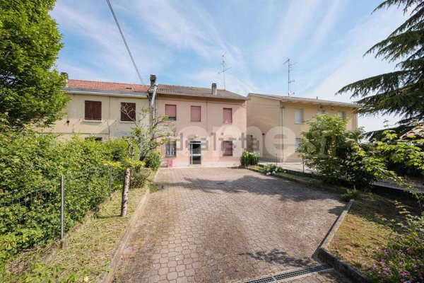 casa indipendente in vendita a Guastalla