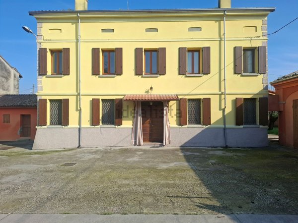 casa indipendente in vendita a Guastalla