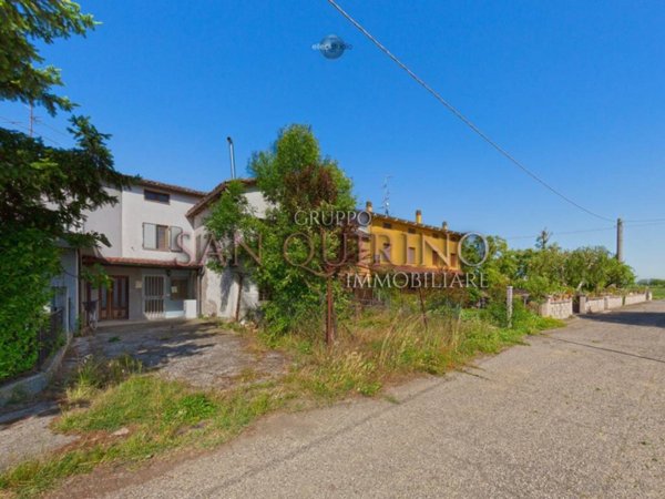 casa indipendente in vendita a Guastalla