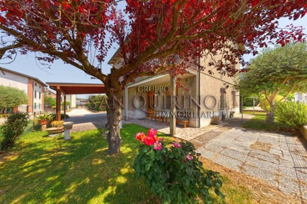 casa indipendente in vendita a Guastalla