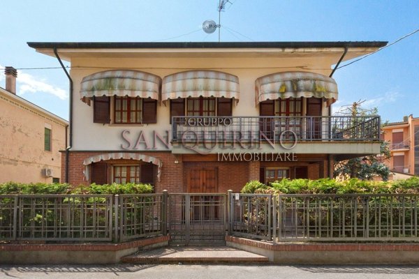 casa indipendente in vendita a Guastalla