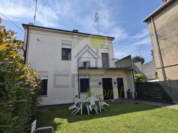 casa indipendente in vendita a Guastalla