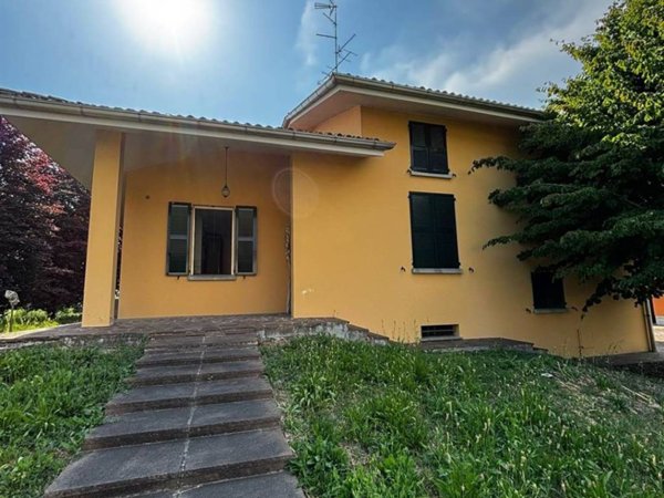 casa indipendente in vendita a Guastalla