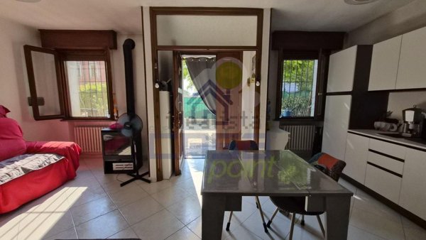 casa indipendente in vendita a Guastalla