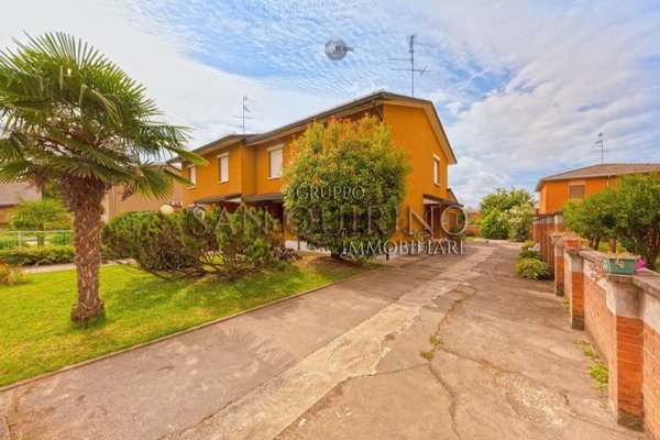 casa indipendente in vendita a Guastalla in zona San Giorgio