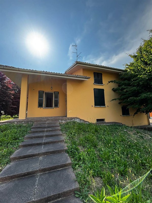 casa indipendente in vendita a Guastalla