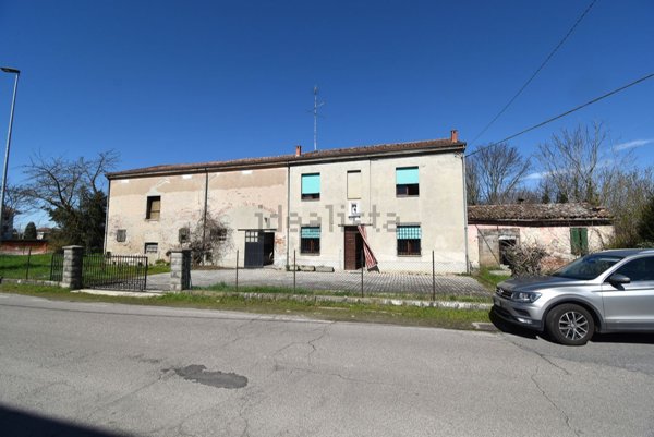 casa indipendente in vendita a Guastalla in zona Pieve