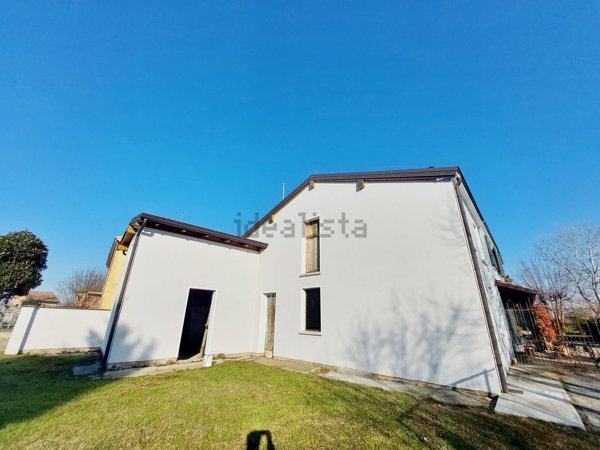 casa indipendente in vendita a Guastalla in zona San Rocco