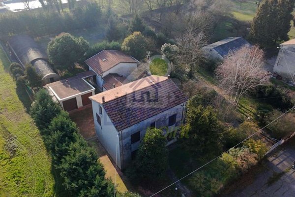 casa indipendente in vendita a Guastalla in zona Pieve