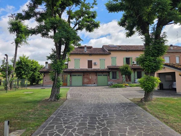 casa indipendente in vendita a Guastalla
