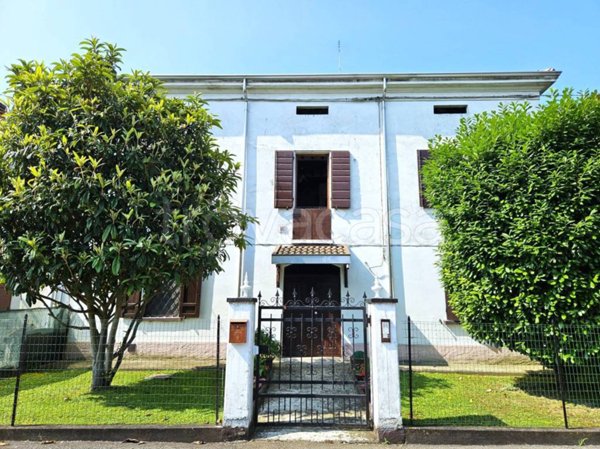 casa indipendente in vendita a Guastalla