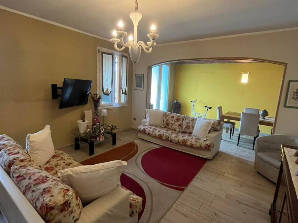 casa indipendente in vendita a Guastalla in zona Tagliata