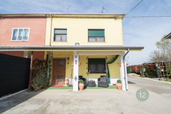 casa indipendente in vendita a Guastalla