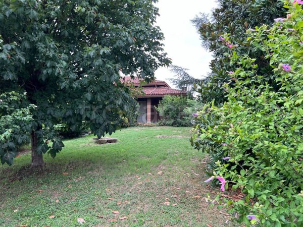 casa indipendente in vendita a Guastalla in zona San Girolamo