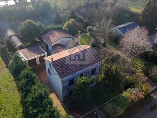 casa indipendente in vendita a Guastalla in zona Pieve