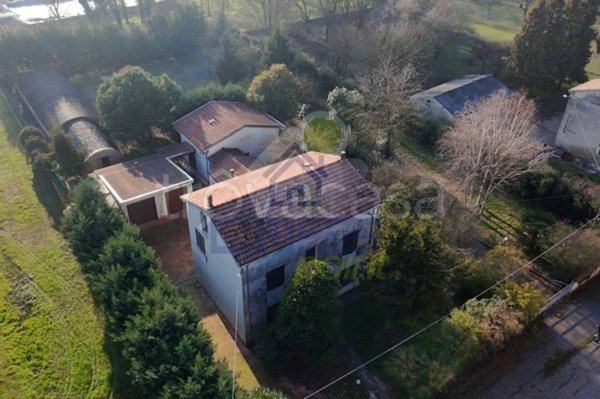 casa indipendente in vendita a Guastalla in zona Pieve