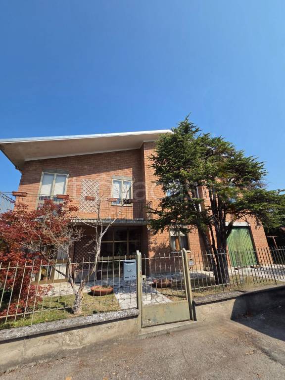 casa indipendente in vendita a Guastalla in zona San Giorgio