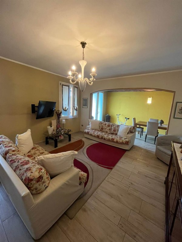 casa indipendente in vendita a Guastalla in zona Tagliata