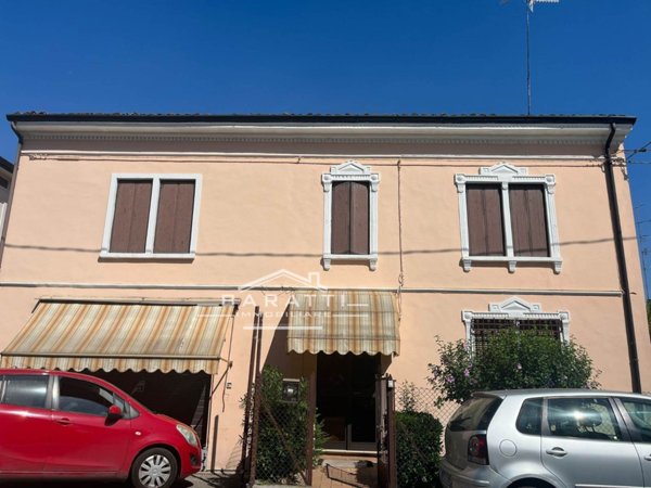 casa indipendente in vendita a Guastalla