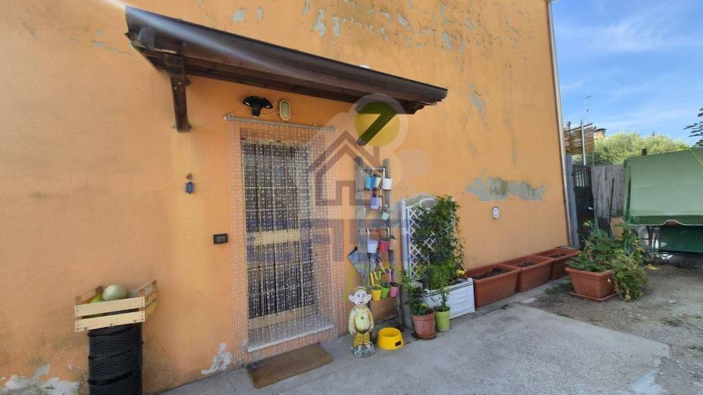 casa indipendente in vendita a Guastalla in zona San Giorgio