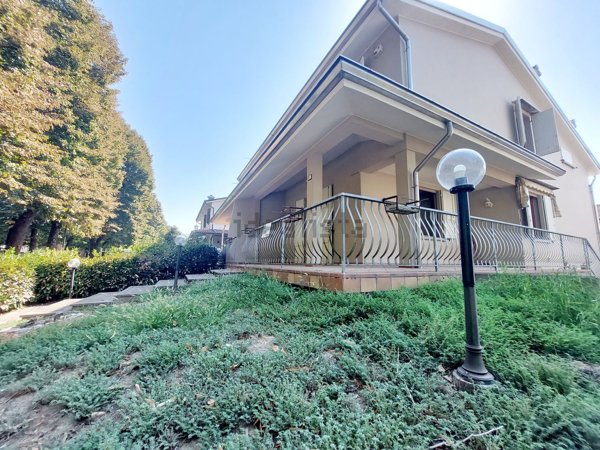 casa indipendente in vendita a Guastalla in zona San Giorgio