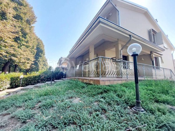casa indipendente in vendita a Guastalla in zona San Giorgio