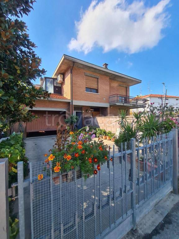 appartamento in vendita a Guastalla in zona Pieve