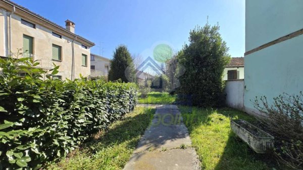 casa indipendente in vendita a Guastalla in zona Pieve
