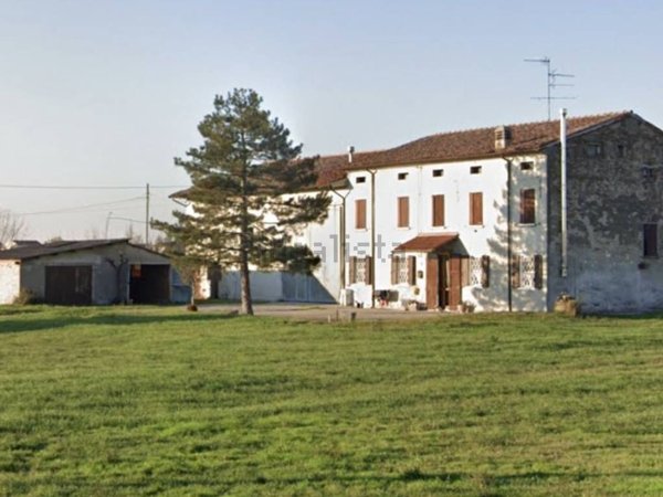 casa indipendente in vendita a Guastalla in zona San Rocco