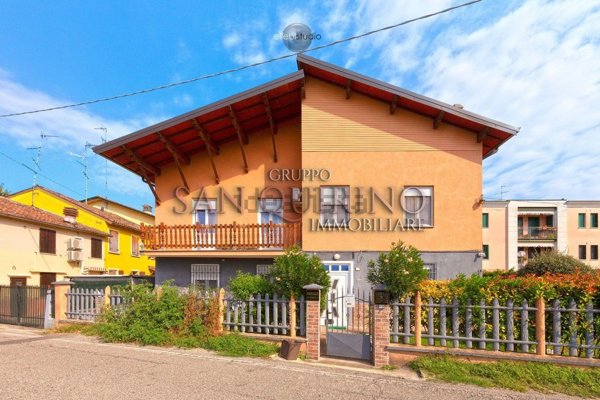 casa indipendente in vendita a Guastalla in zona Tagliata