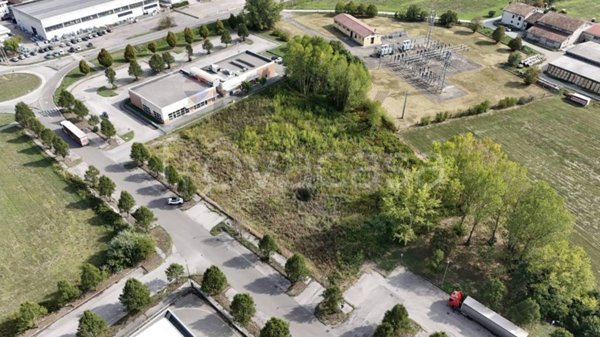 terreno edificabile in vendita a Guastalla