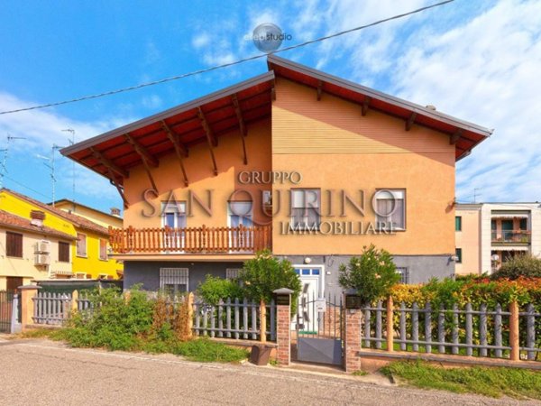 casa indipendente in vendita a Guastalla in zona Tagliata