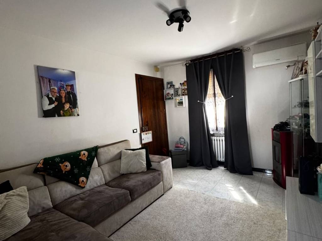 casa indipendente in vendita a Guastalla in zona Tagliata