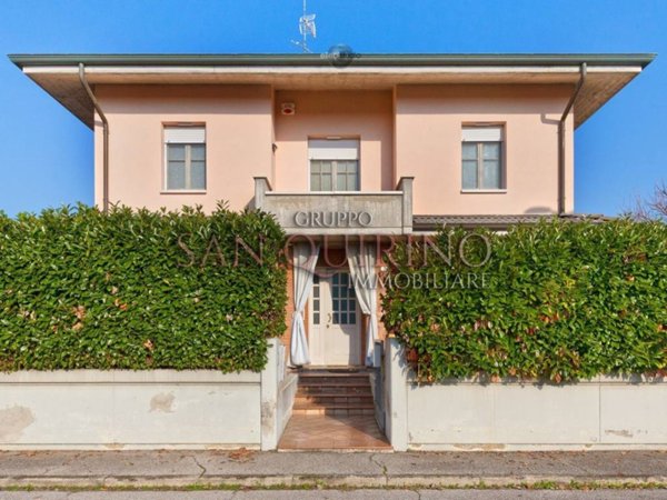 casa indipendente in vendita a Guastalla